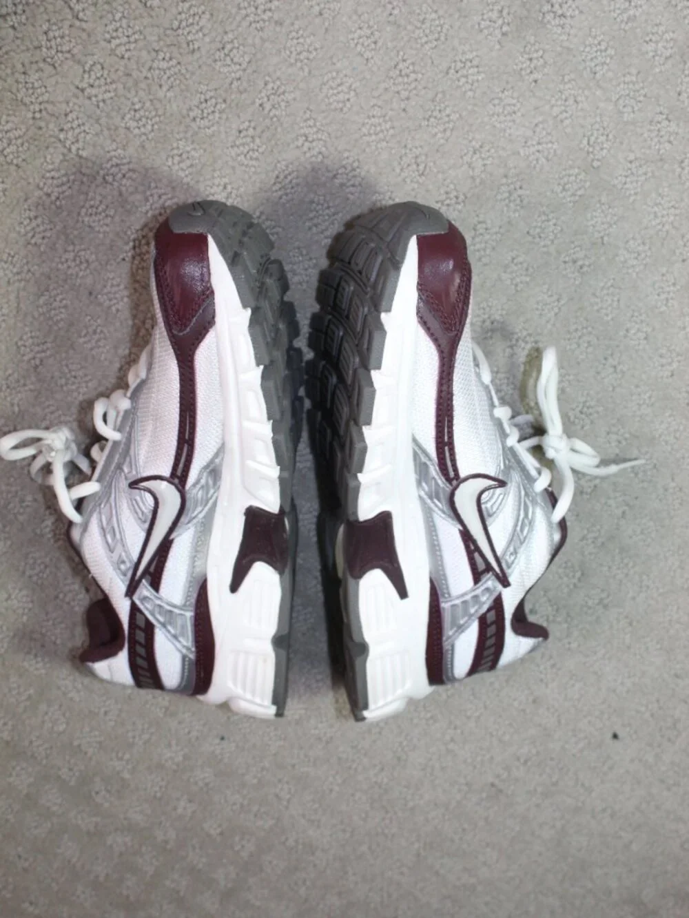Nike Women's Size 7 Initiator (White Burgundy Crush) IB4688-111